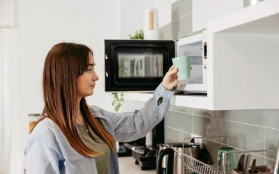 Dale un toque moderno a tu cocina con un microondas campana